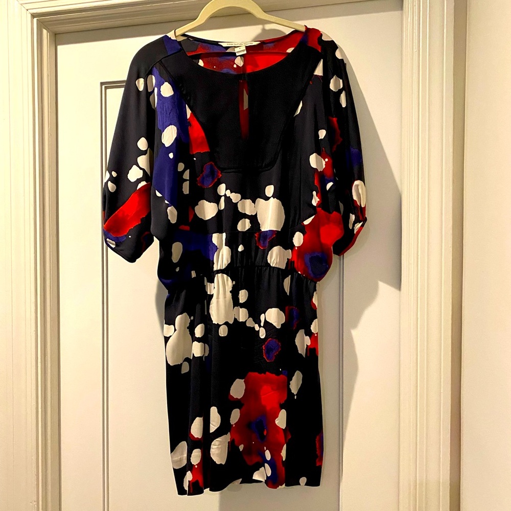 Diane von Furstenberg Beatrix Silk Dolman Dress in Black/White/Blue/Red Size 0